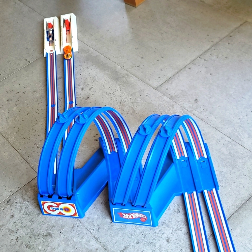 Hot Wheels race track